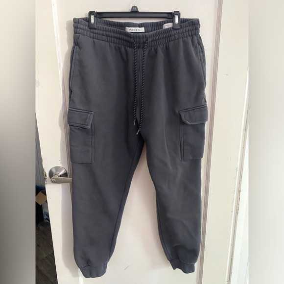 PacSun Men’s Black Cargo Fleece Sweatpants - Picture 1 of 3